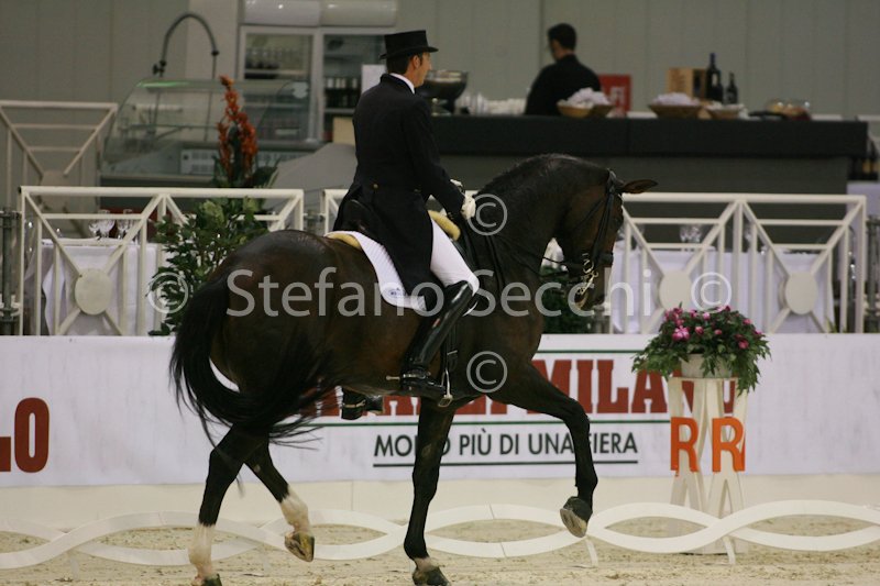 LAUGKS_MEGGLE\'S WELTTALL_MILANO_2011_SS2_2406.jpg